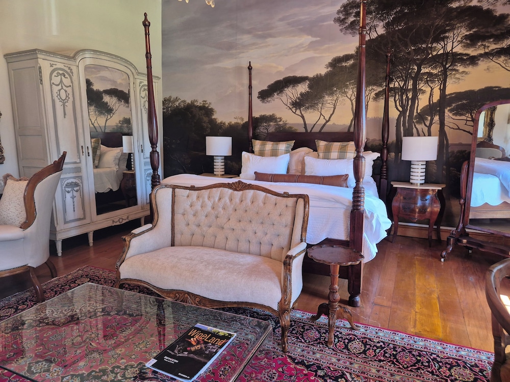Manor House room 1 photo 3