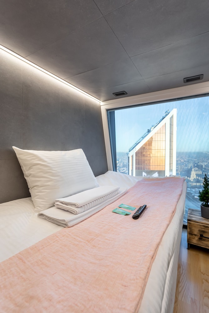 Queen Single Capsule Room (Female only)
