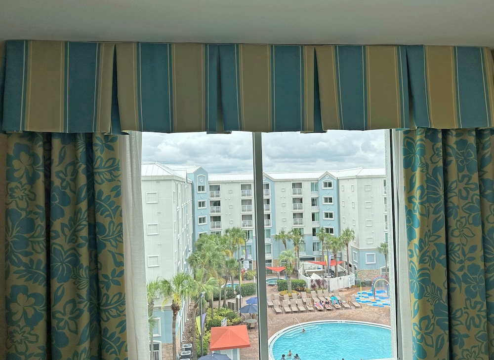 Suite, Multiple Beds thumbnail 6