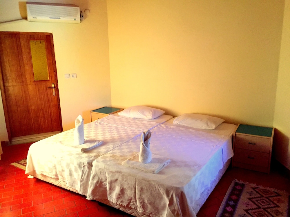 Standard Double or Twin Room photo 1