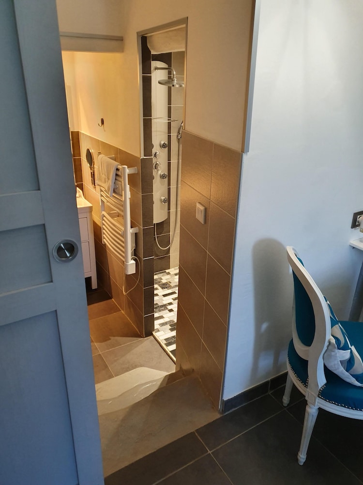 Double or Twin Room, Ensuite (La rigole) - Photo 5
