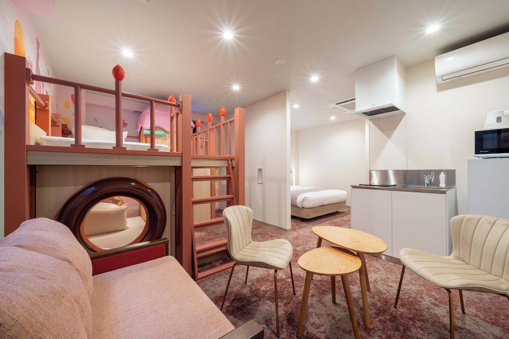 Sweets-Themed Family Room thumbnail 5