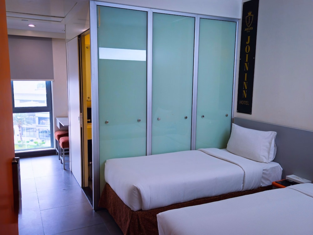 Standard Twin Room (with Window) photo 1