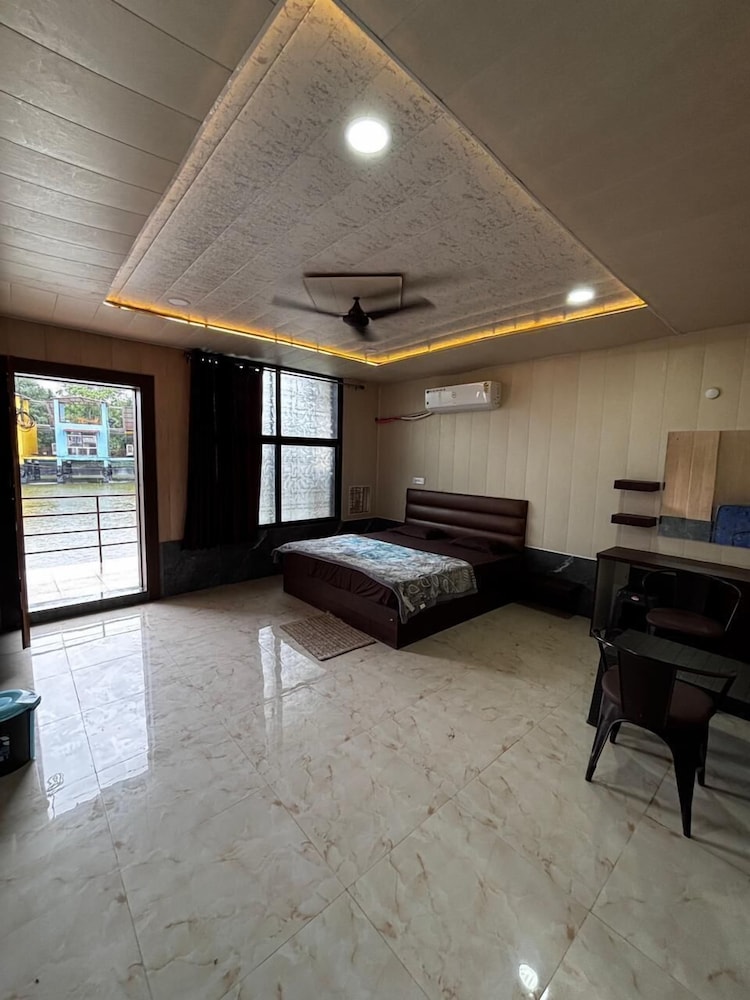 Deluxe Double Room photo 2