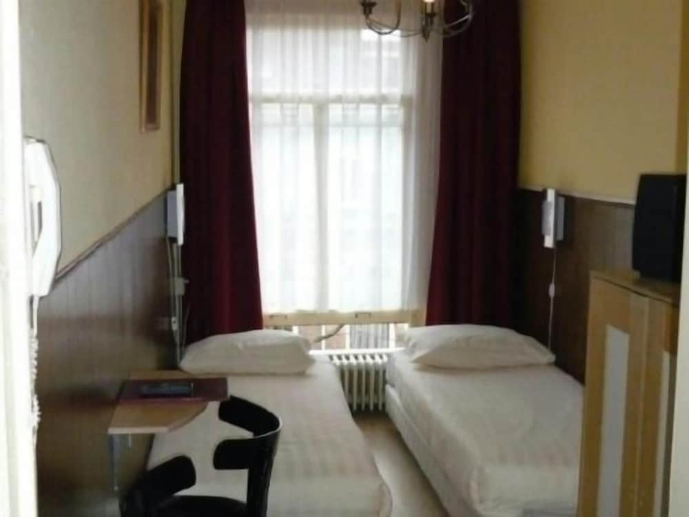 Standard Room, 2 Twin Beds photo 2