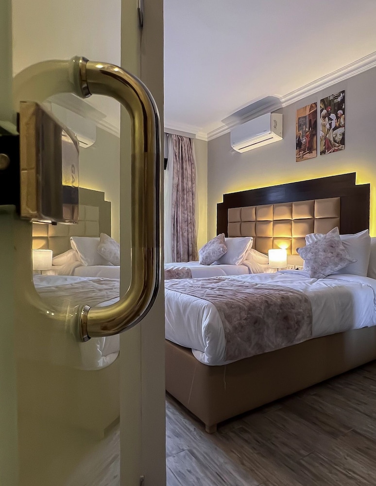 Superior Double or Twin Room, City View - Photo 6