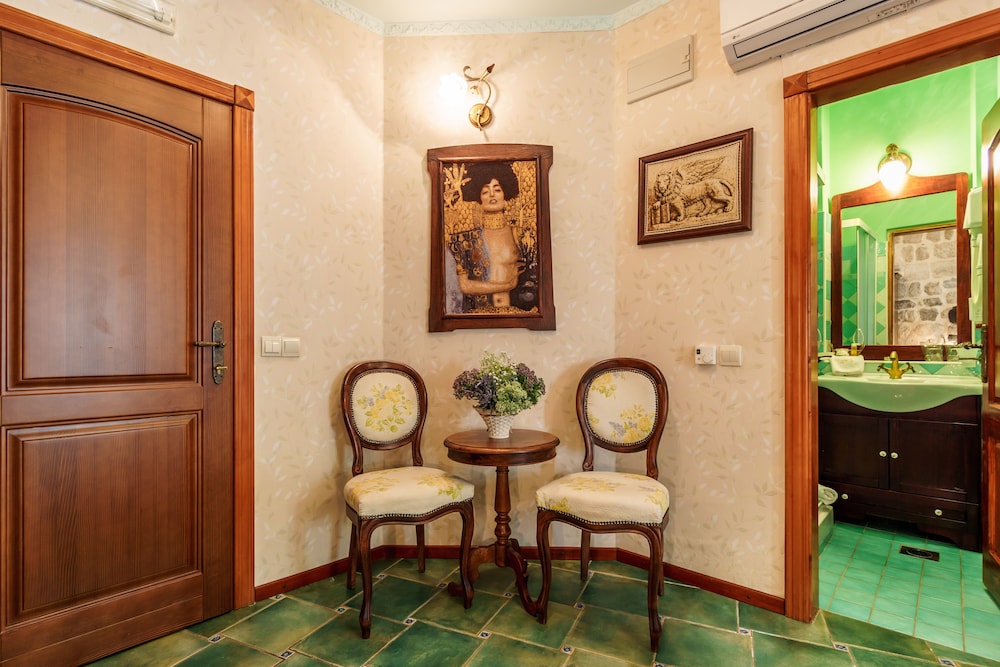Double Room - Photo 4