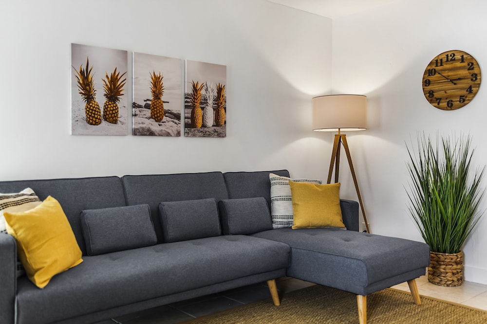 Premium Condo, 2 Bedrooms, 2 Bathrooms (1716) photo 1