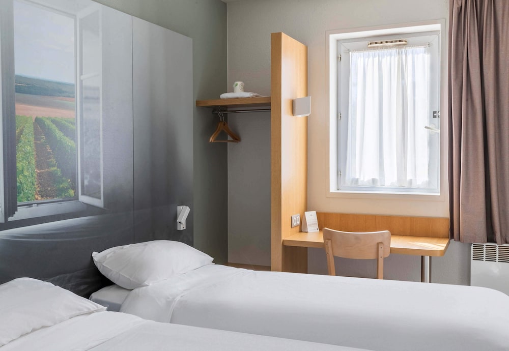 Twin Room - Photo 1