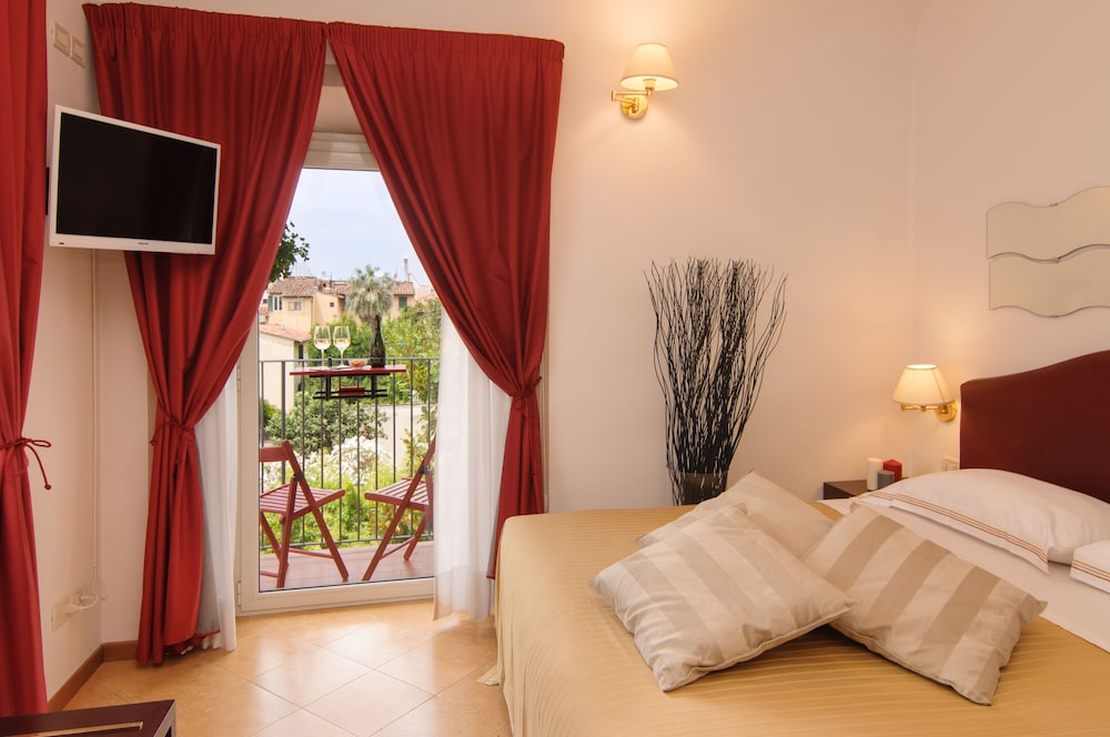 Deluxe Double Room, 1 Queen Bed, Balcony photo 1