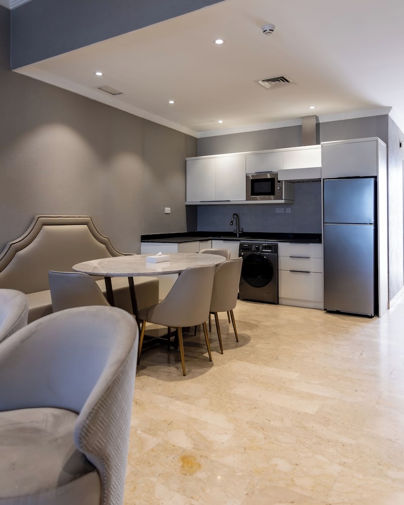 Two Bedroom Suite with Kitchen - Photo 8