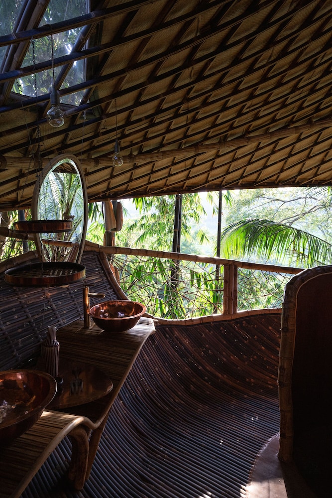 Tree House - One Bedroom Valley View