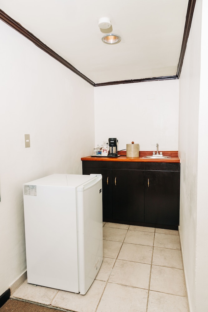 Standard Suite, 2 Double Beds, Non Smoking, photo 6