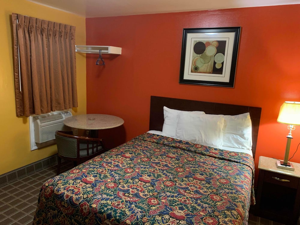 Room, 1 Queen Bed, Smoking photo 2