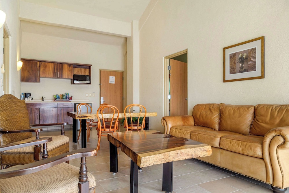 Suite, Non Smoking (2 Rooms, 2 Double beds with Sofa bed) - Photo 9