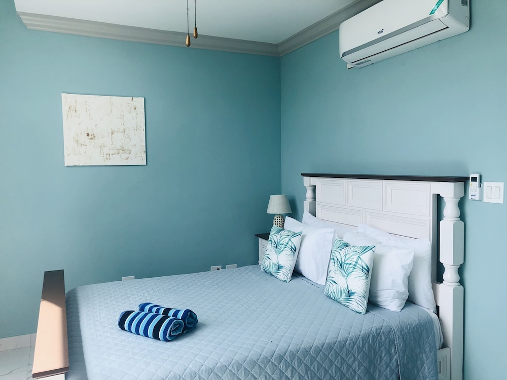 Deluxe Queen Suite