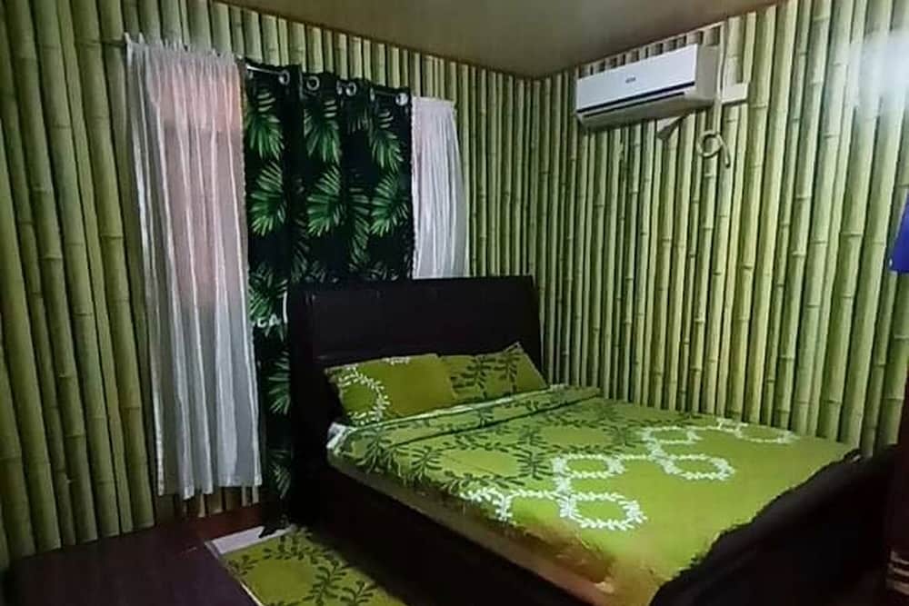 House, 3 Bedrooms - Photo 1