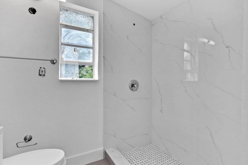 Executive House photo 3