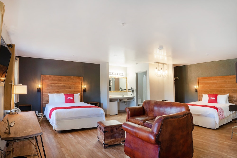 Premium Room, 2 Queen Beds - Photo 1