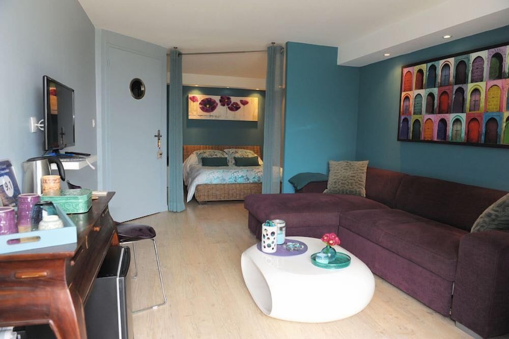 Superior Suite, Private Bathroom, Pool View (La Pomme de Pin)