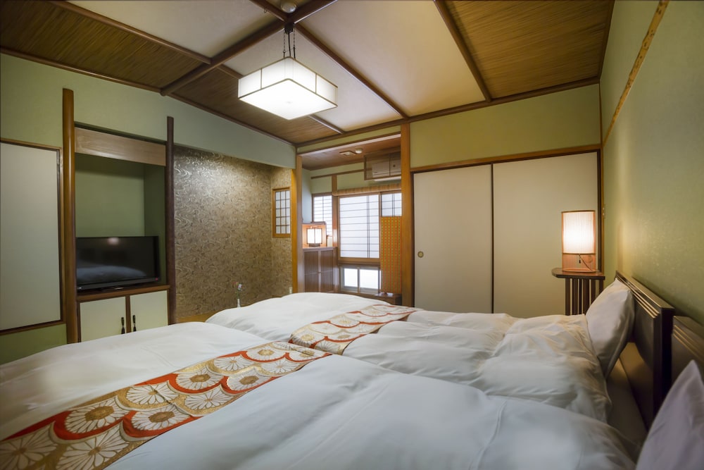 C Type Economy Twin Room (with Private Toilet, Shared Bathroom), Non Smoking photo 3