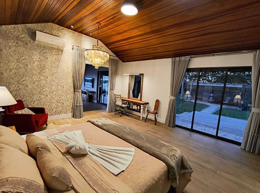 Deluxe Chalet, Balcony, Lake View photo 1