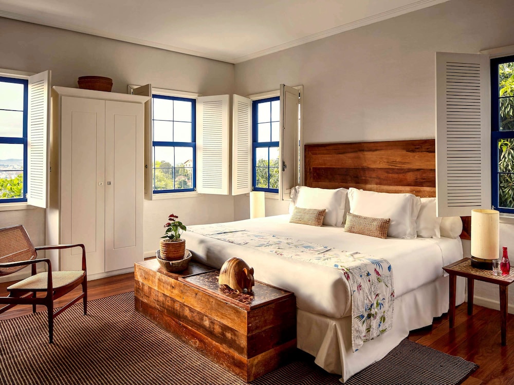 Deluxe Room, 1 King Bed, Bathtub