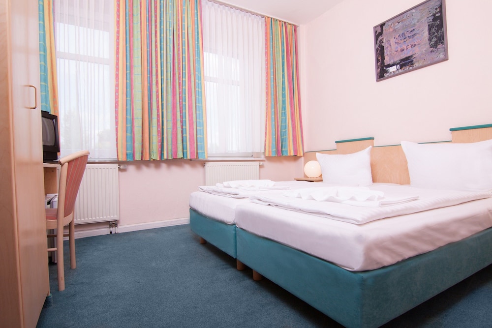 Comfort Double Room, Private Bathroom, City View photo 2
