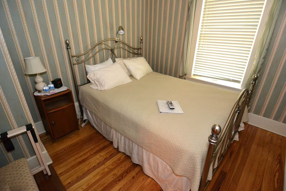 Room, Private Bathroom (Garden Room)