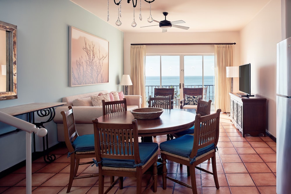 Suite, 1 Bedroom, Non Smoking, Balcony (Oceanfront) thumbnail 6
