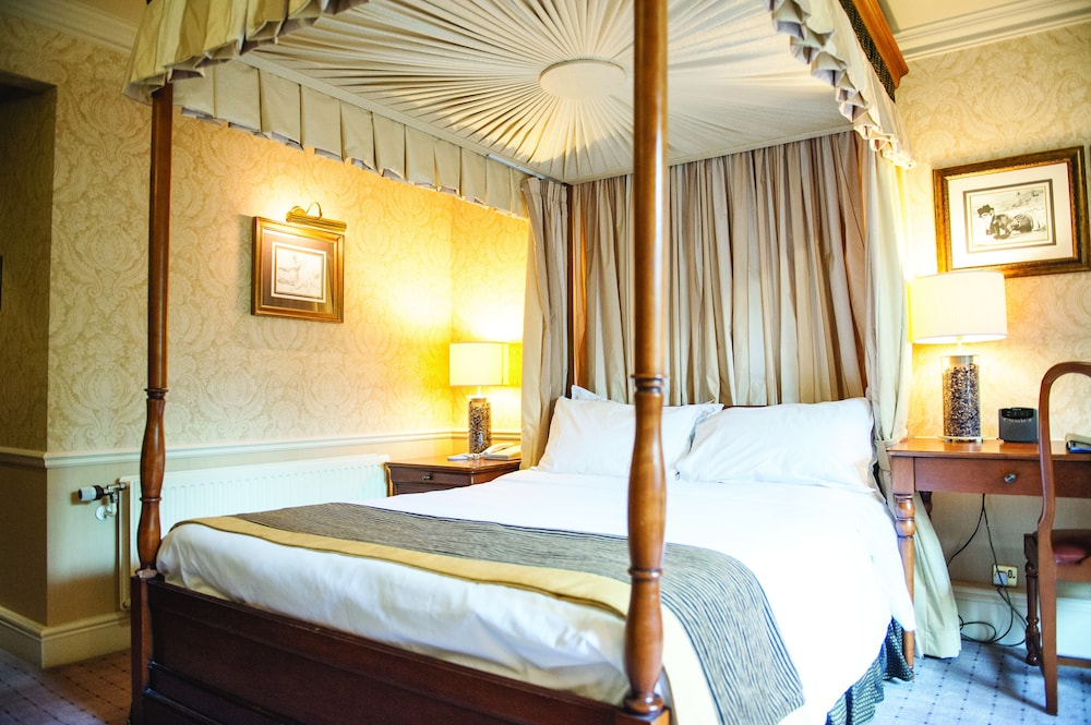 Signature Four Poster Bedroom