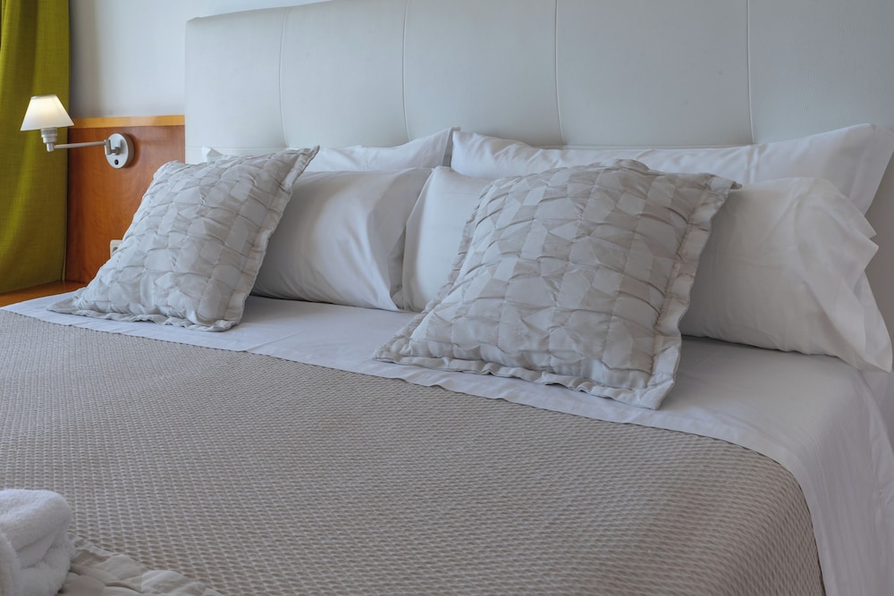 Suite, Balcony, Sea View - Photo 8