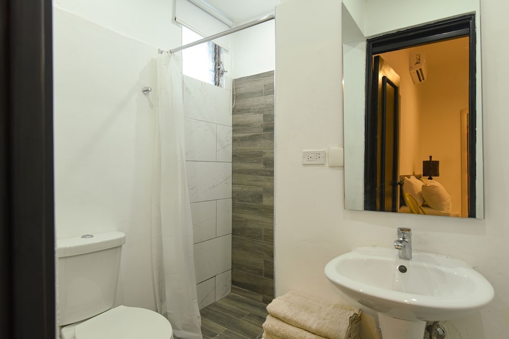 Elite Triple Room, Multiple Beds photo 3