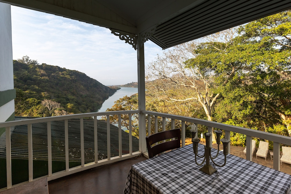 Panoramic Double Room, 1 Bedroom, Private Bathroom, Mountainside photo 2