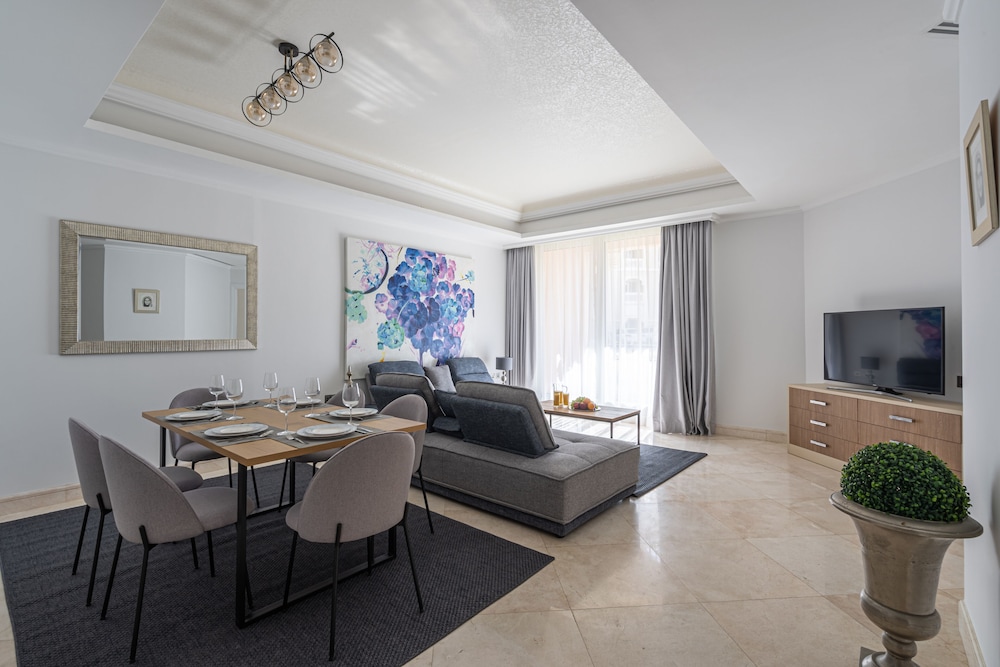 Luxury Apartment, 1 King Bed with Sofa bed, Non Smoking photo 1