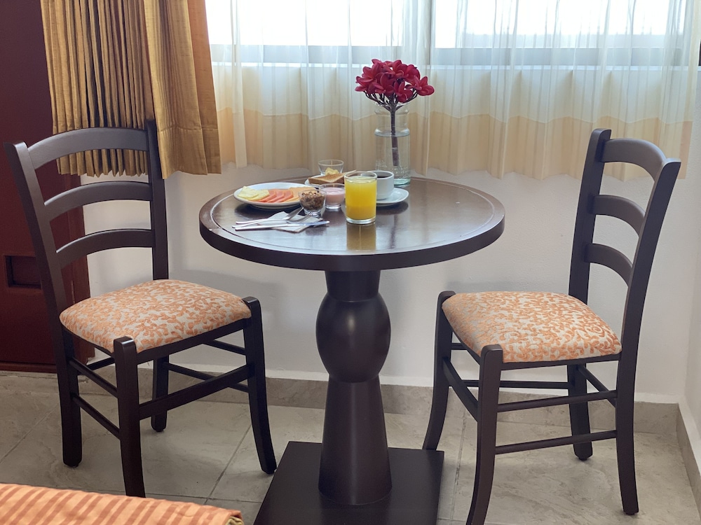 Honeymoon Room - Photo 8