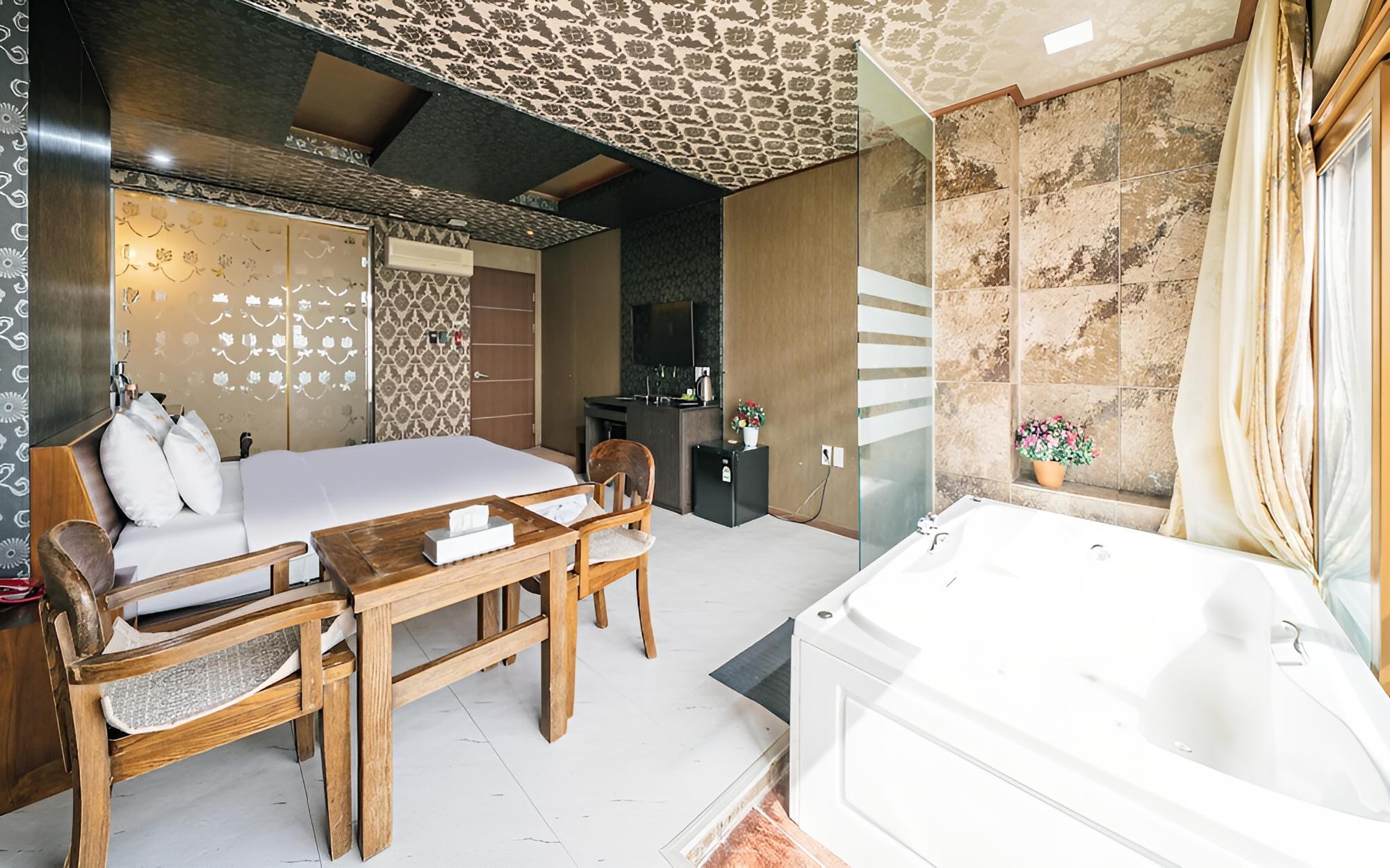 Room (VIP room (Netflix spa bath)) - Photo 5