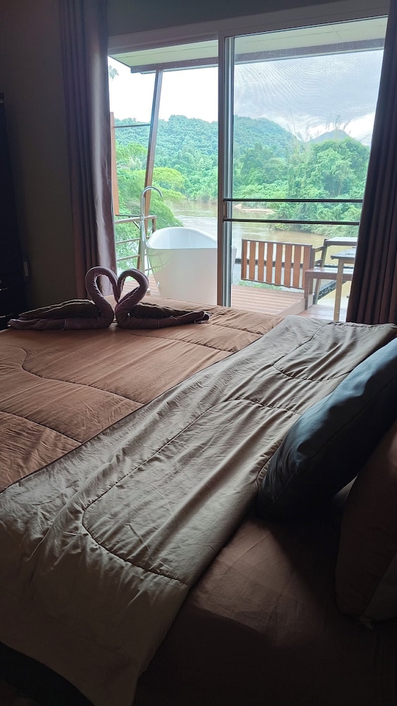 Family Room, 2 Bedrooms, River View