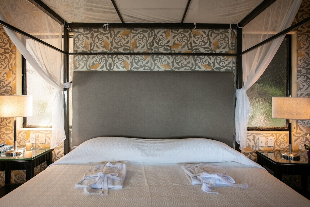 Standard Room, 1 Queen Bed photo 3
