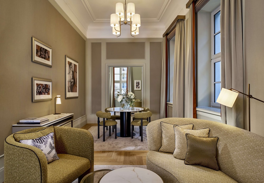 Deluxe Suite - Photo 1