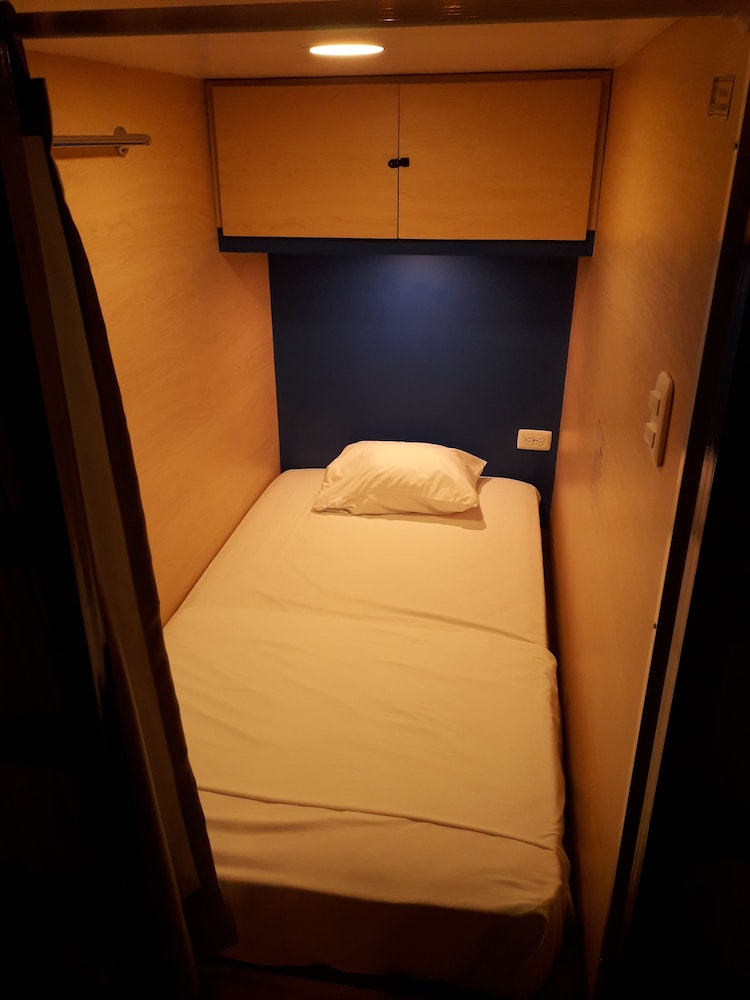 Basic Shared Dormitory, Multiple Beds, Non Smoking, Shared Bathroom (6 People) photo 3