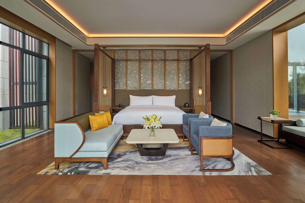 Presidential Suite, 1 King Bed thumbnail 5