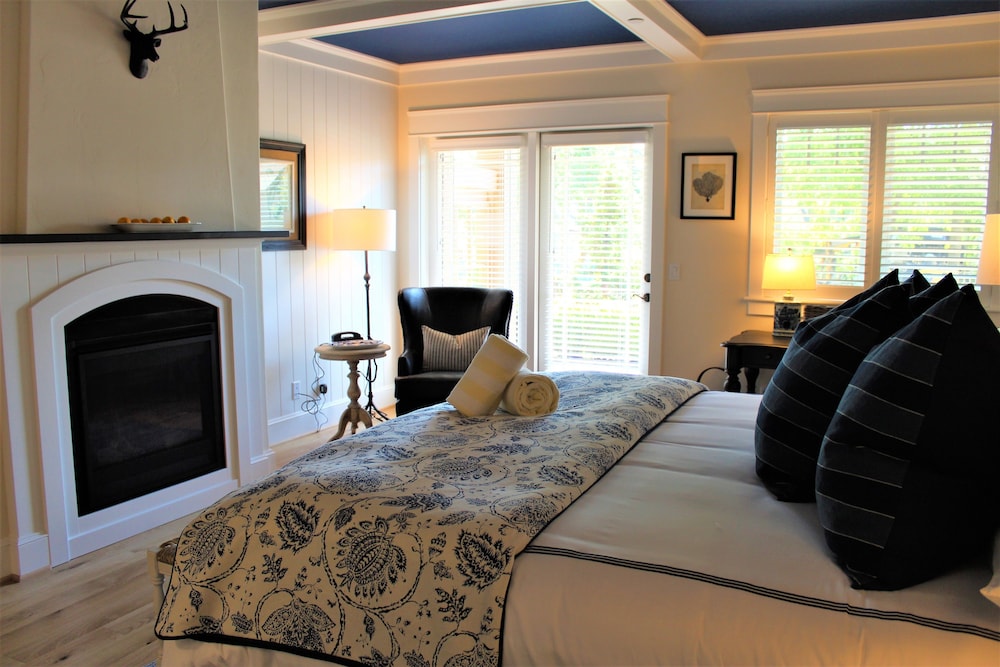 Luxury Room, 1 King Bed, Patio, Garden View photo 1