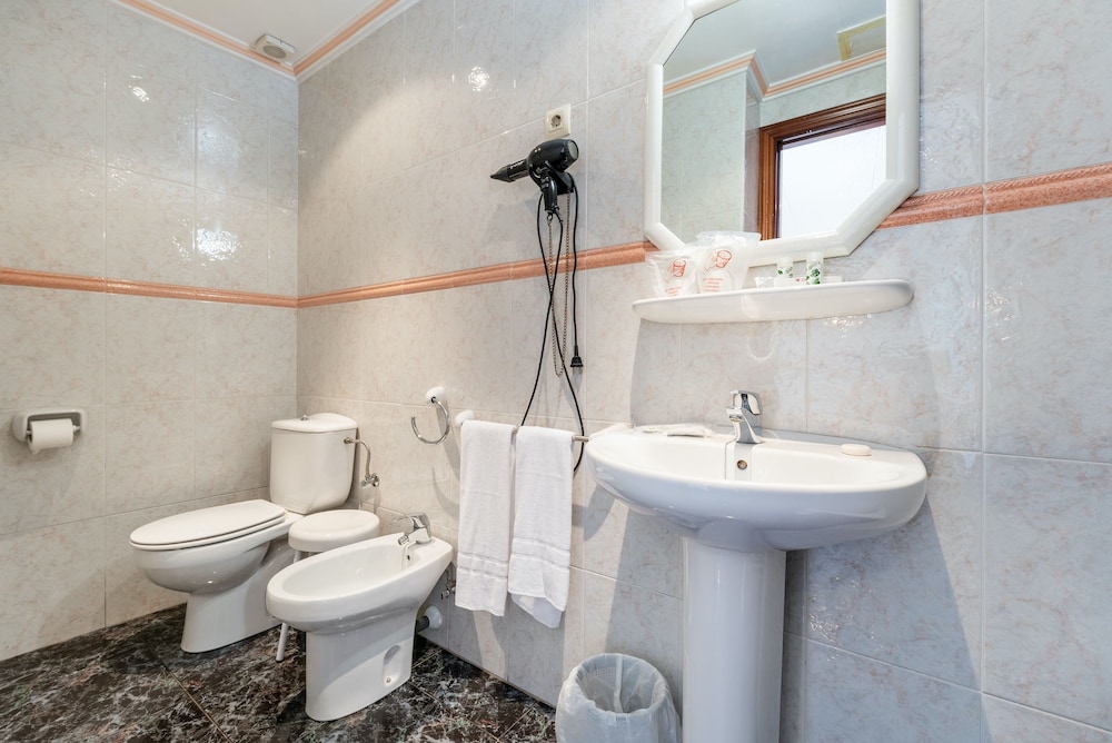 Classic Double Room - Photo 10