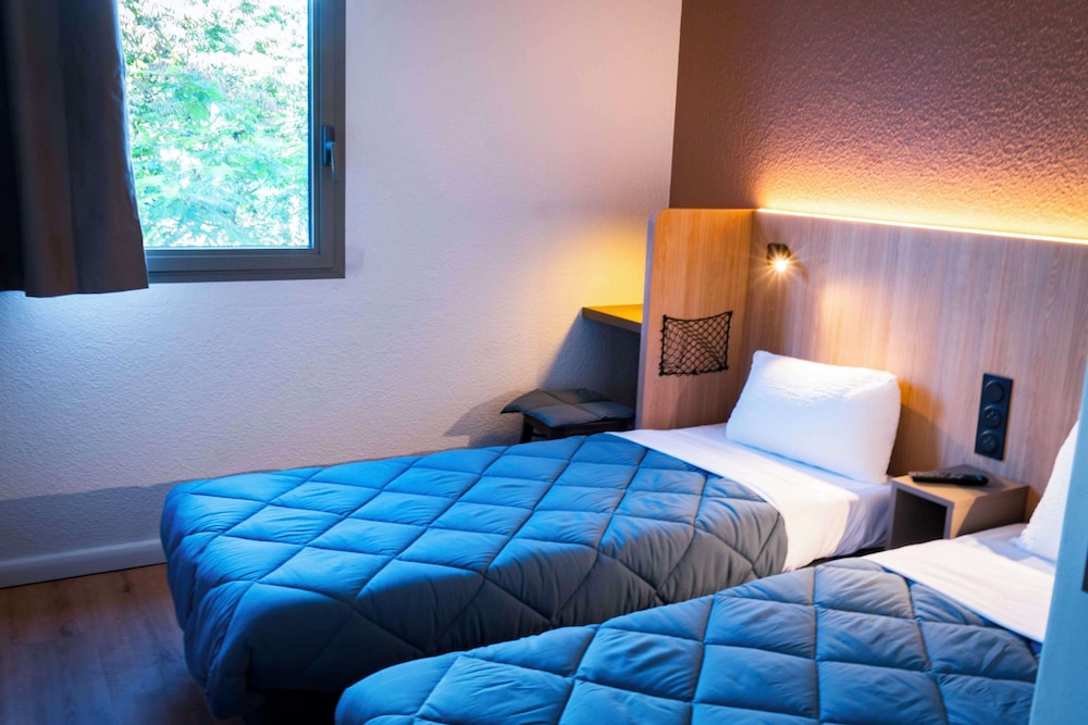 Standard Room, 2 Twin Beds - Photo 23