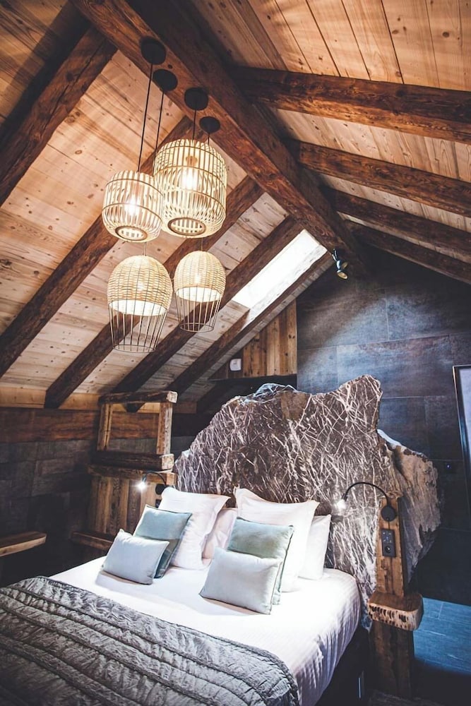 Comfort Room, Balcony, Mountain View photo 1