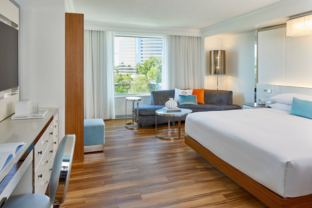 Club Room, 1 King Bed - Photo 1