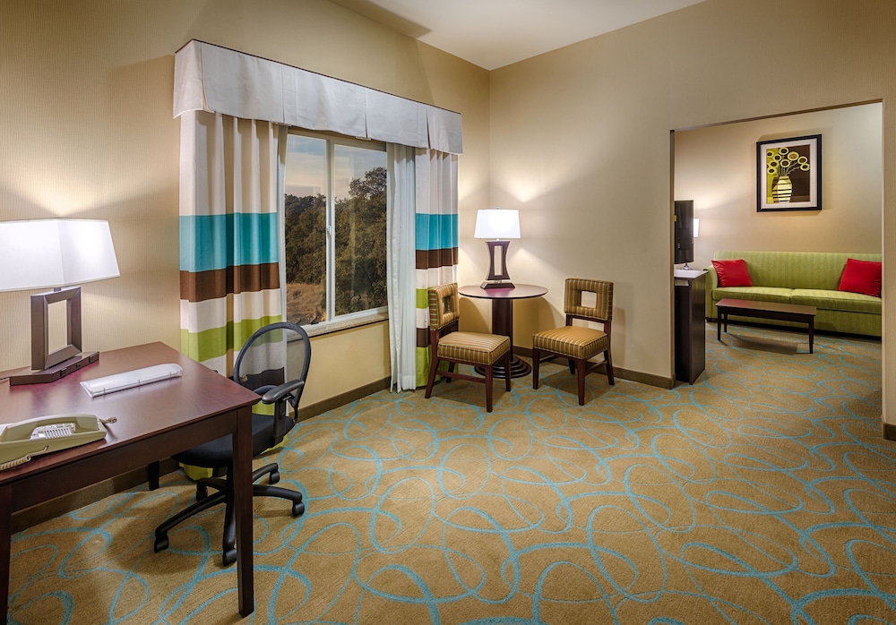 Standard Room, 1 King Bed, Accessible (Communication, Roll-In Shower) photo 1
