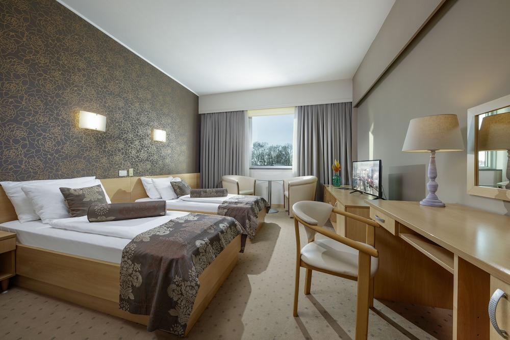 Standard Twin Room - Photo 2