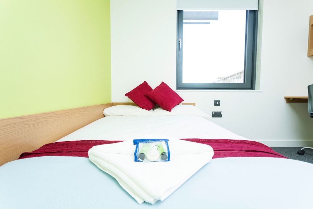 Standard Double Room, Non Smoking (4’ small double beds) photo 2